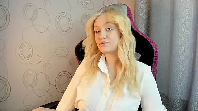 Snapshot of Julliakoill chatting on February 10, 2026, 10:14 am Julliakoill online show from February 10, 2026, 10:14 am