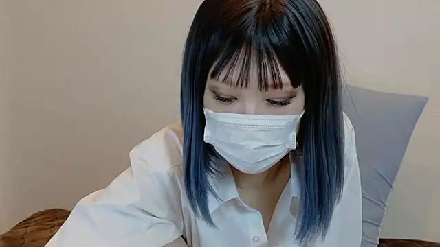 sarina at online show from November 30, 2025, 9:32 am