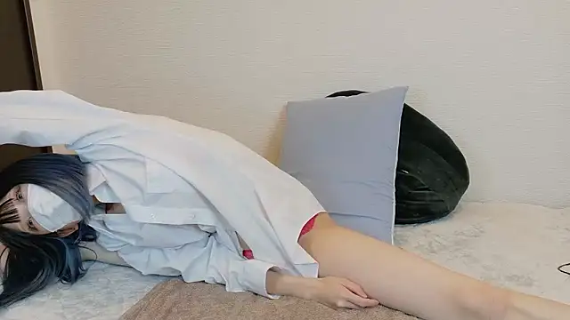 sarina at online show from November 22, 2025, 7:29 am