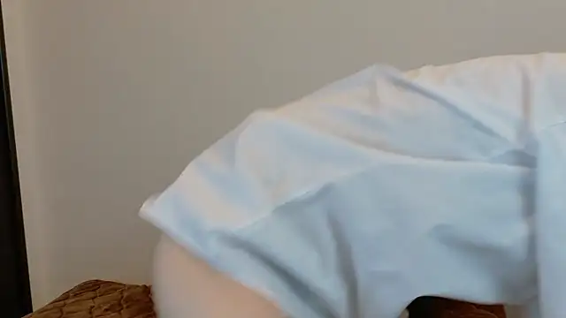 sarina at online show from December 15, 2025, 9:37 am