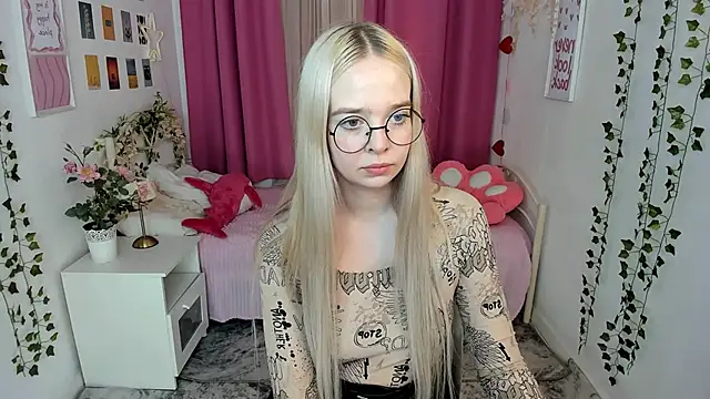 BellaMontgomery online show from April 30, 2026, 4:14 pm