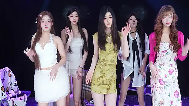 Snapshot of EYgirl222 chatting on March 18, 2026, 7:33 am EYgirl222 online show from March 18, 2026, 7:33 am