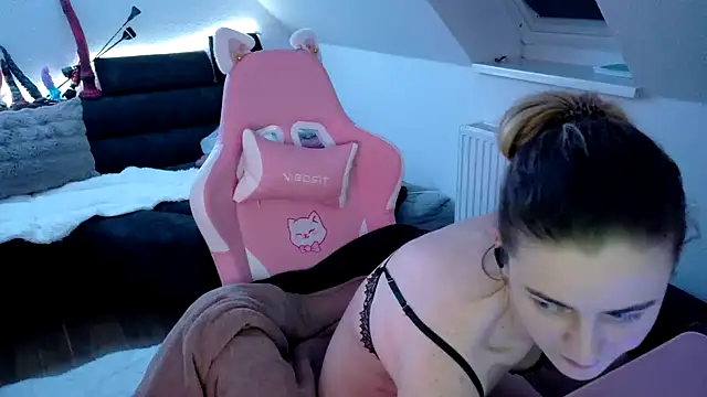 Snapshot of Melly4You chatting on March 12, 2026, 11:31 pm Melly4You online show from March 12, 2026, 11:31 pm