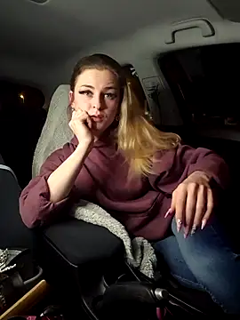 Snapshot of Melly4You chatting on March 29, 2026, 6:42 pm Melly4You online show from March 29, 2026, 6:42 pm