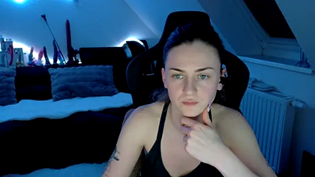 Snapshot of Melly4You chatting on March 22, 2026, 11:39 pm Melly4You online show from March 22, 2026, 11:39 pm