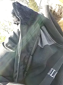 Snapshot of Melly4You chatting on April 1, 2026, 1:41 pm Melly4You online show from April 1, 2026, 1:41 pm