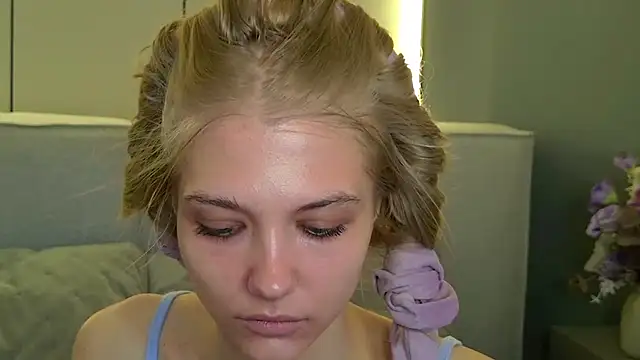 4example Chloe online show from April 21, 2026, 5:14 am