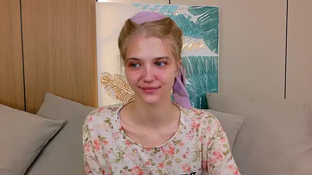 4example Chloe online show from May 13, 2026, 5:25 am