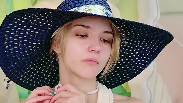 4example Chloe online show from July 4, 2026, 5:47 am