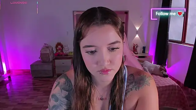 lunaarose online show from April 11, 2026, 7:50 pm