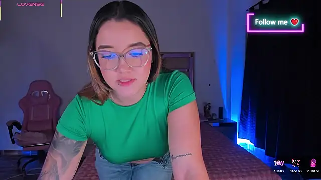 Snapshot of lunaarose chatting on February 18, 2026, 3:37 am lunaarose online show from February 18, 2026, 3:37 am