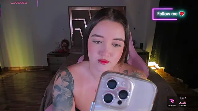 lunaarose online show from March 19, 2026, 4:12 am