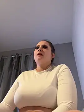 LollyLove  online show from April 9, 2026, 8:04 pm