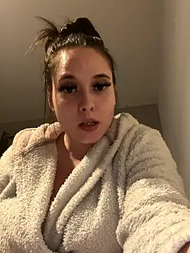 LollyLove  online show from February 11, 2026, 9:03 pm