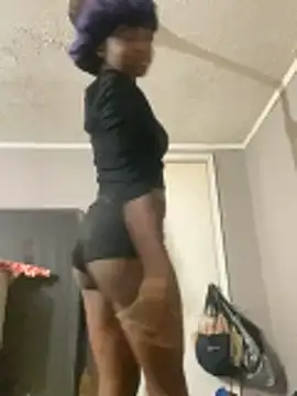 HennessyBaby21 online show from May 4, 2026, 5:11 am