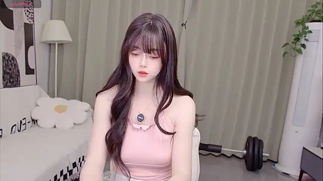 uikyy1 online show from May 17, 2026, 1:33 pm