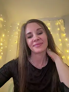 Snapshot of LucieMack chatting on February 23, 2026, 6:19 pm LucieMack online show from February 23, 2026, 6:19 pm