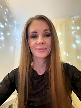 Snapshot of LucieMack chatting on October 27, 2025, 7:59 pm LucieMack online show from October 27, 2025, 7:59 pm