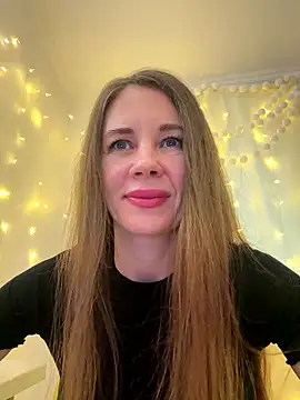 Snapshot of LucieMack chatting on January 16, 2026, 5:33 am LucieMack online show from January 16, 2026, 5:33 am