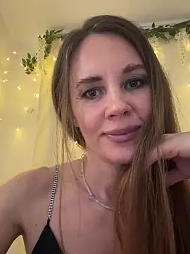 Snapshot of LucieMack chatting on February 27, 2026, 5:13 pm LucieMack online show from February 27, 2026, 5:13 pm