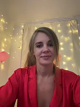 Snapshot of LucieMack chatting on February 17, 2026, 2:36 pm LucieMack online show from February 17, 2026, 2:36 pm