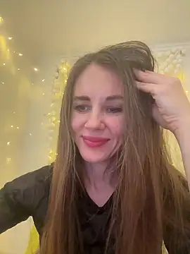 Snapshot of LucieMack chatting on January 5, 2026, 5:27 pm LucieMack online show from January 5, 2026, 5:27 pm