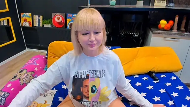 Snapshot of FlirtyMary chatting on March 13, 2025, 12:48 am FlirtyMary online show from March 13, 2025, 12:48 am