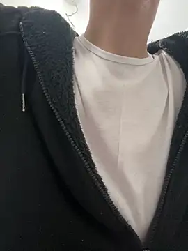 Snapshot of HitShelf chatting on February 1, 2026, 4:49 pm HitShelf online show from February 1, 2026, 4:49 pm