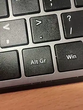 HiddenHoneyLDN online show from December 4, 2025, 11:53 am