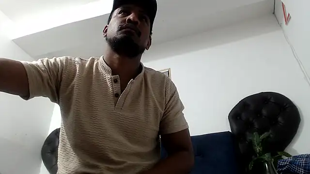 ElCaballeroNegro24 online show from June 17, 2026, 2:44 am