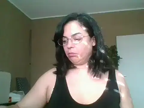 ITALIANASISIXX online show from April 16, 2026, 7:20 am