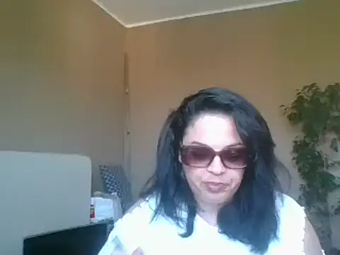 ITALIANASISIXX online show from April 9, 2026, 12:22 pm