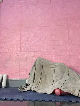 Snapshot of Rose_194 chatting on February 11, 2026, 4:01 am Rose 194 online show from February 11, 2026, 4:01 am