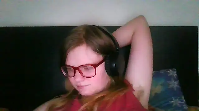 Snapshot of Moonolighta chatting on September 29, 2025, 12:33 pm Moonolighta online show from September 29, 2025, 12:33 pm