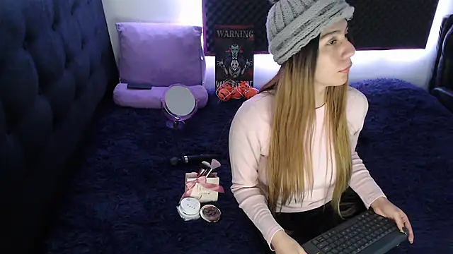 Snapshot of karlamoon23 chatting on October 11, 2025, 1:06 am karlamoon23 online show from October 11, 2025, 1:06 am