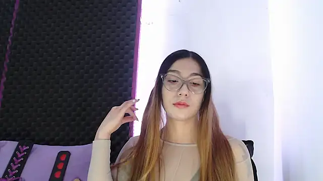 Snapshot of karlamoon23 chatting on October 16, 2025, 11:35 pm karlamoon23 online show from October 16, 2025, 11:35 pm