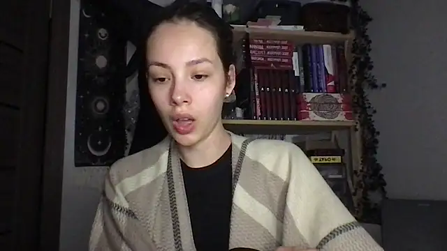 Yuna5343 online show from May 8, 2026, 8:01 pm