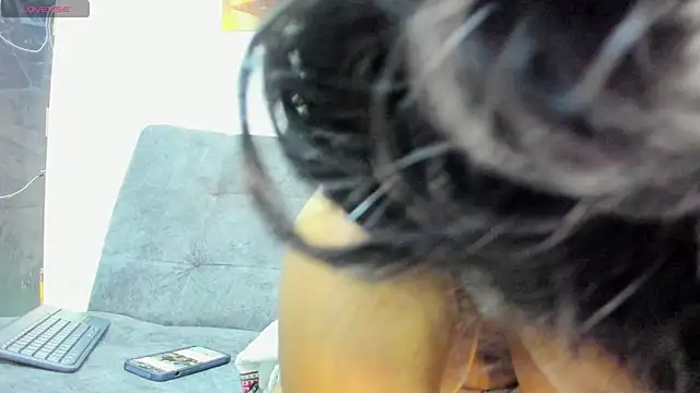 Snapshot of mishell- chatting on May 25, 2026, 1:05 am mishell- online show from May 25, 2026, 1:05 am