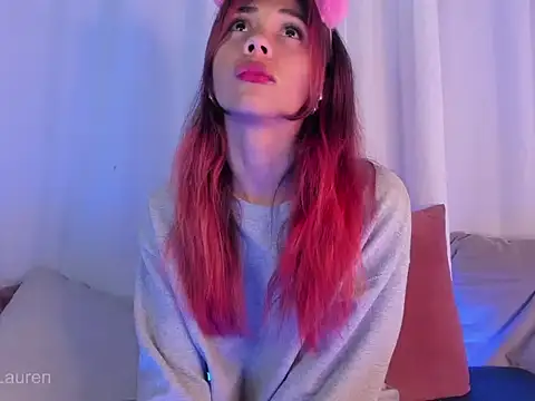 Snapshot of Laurenn_2 chatting on November 10, 2025, 4:17 am Laurenn 2 online show from November 10, 2025, 4:17 am