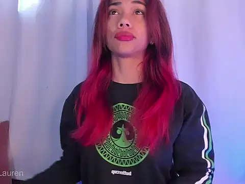 Snapshot of Laurenn_2 chatting on November 18, 2025, 3:26 pm Laurenn 2 online show from November 18, 2025, 3:26 pm