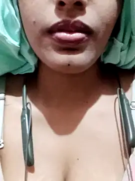 kaviyaponnu0987 online show from October 8, 2025, 2:51 pm