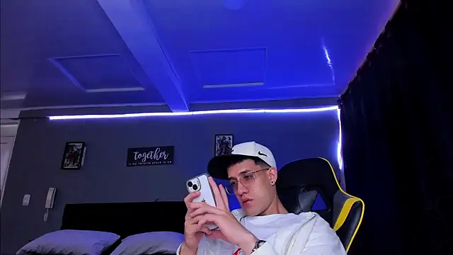 alexgiraldo   online show from November 7, 2025, 12:21 pm