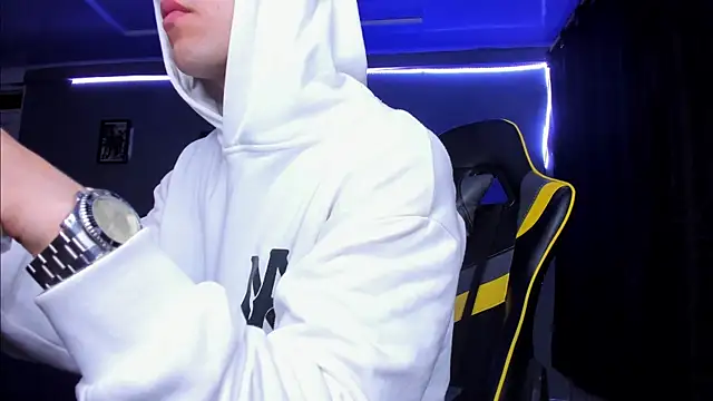 alexgiraldo   online show from October 29, 2025, 10:14 am