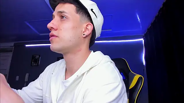 alexgiraldo   online show from November 6, 2025, 12:09 pm