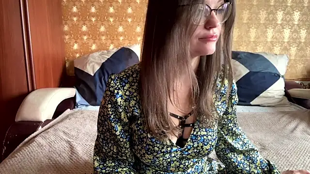 Snapshot of mia_shine_bright_wow chatting on October 19, 2025, 5:10 am mia shine bright wow online show from October 19, 2025, 5:10 am