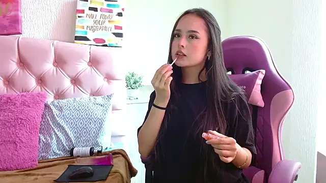 Emma-Flowers online show from September 26, 2025, 7:32 pm