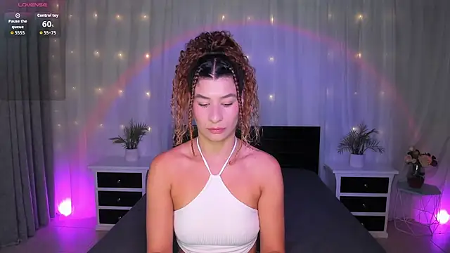 Snapshot of Evolet_Bee chatting on November 29, 2025, 1:22 pm Evolet Bee online show from November 29, 2025, 1:22 pm