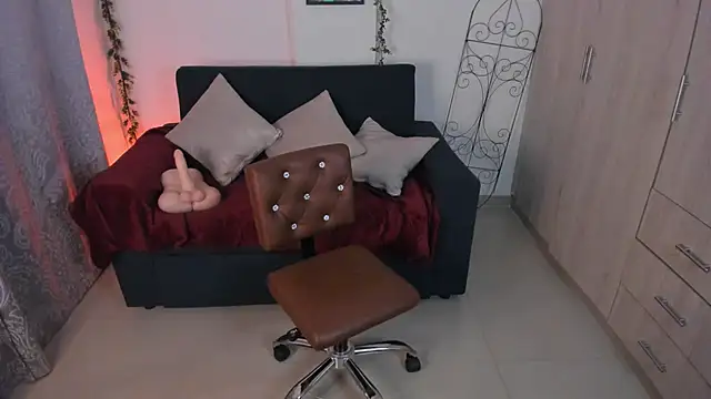 Snapshot of mishelkrave_ chatting on October 10, 2025, 12:22 am mishelkrave  online show from October 10, 2025, 12:22 am