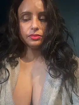 Snapshot of Angelaarayexx chatting on February 22, 2026, 10:39 am Angelaarayexx online show from February 22, 2026, 10:39 am