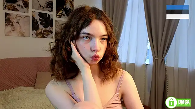 Evi Brook online show from November 3, 2025, 11:47 am